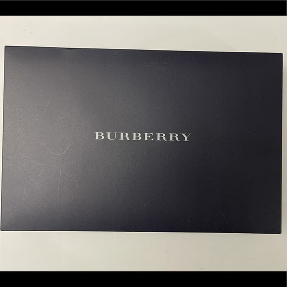 Burberry Hand and face Towel - Picture 3 of 3